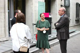 Discussion in front of the exhibit