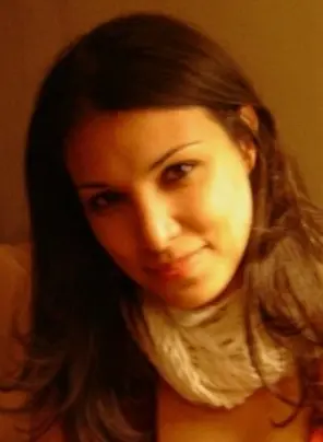  Enass Khansa